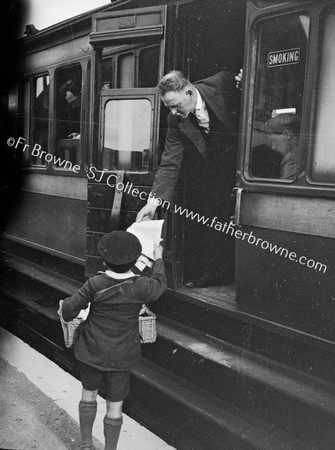 PLATFORM SCENE MAN BUYING PAPER